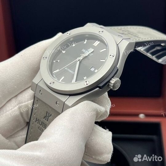 Шикарные серые часы Hublot