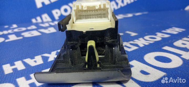 Блок управления стеклоподъемниками Toyota Harrier