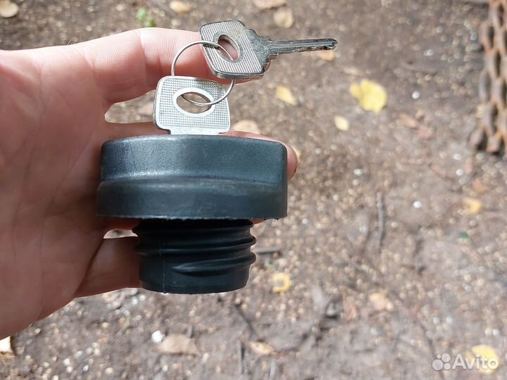 Крышка бака с ключом