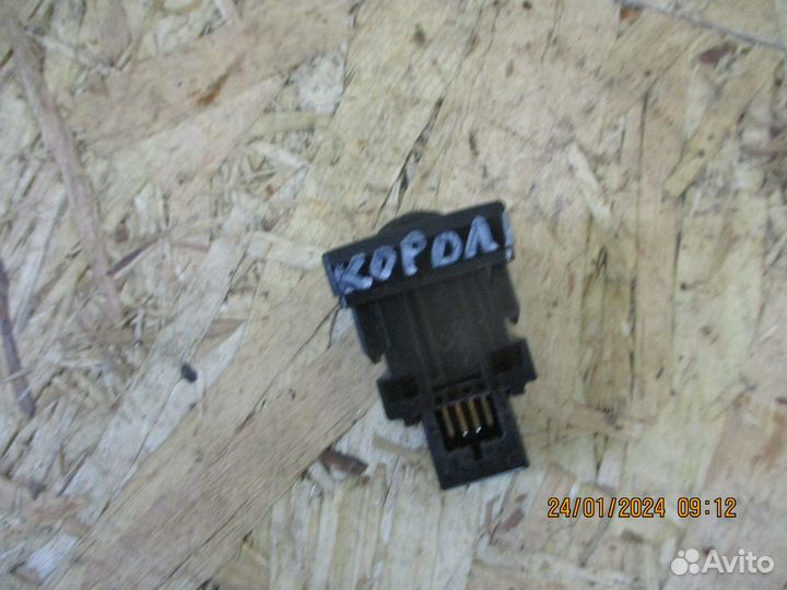 Кнопка корректора фар Тойота Королла 150