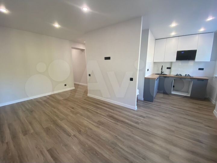 Доля в 3-к. квартире, 61,1 м², 1/5 эт.