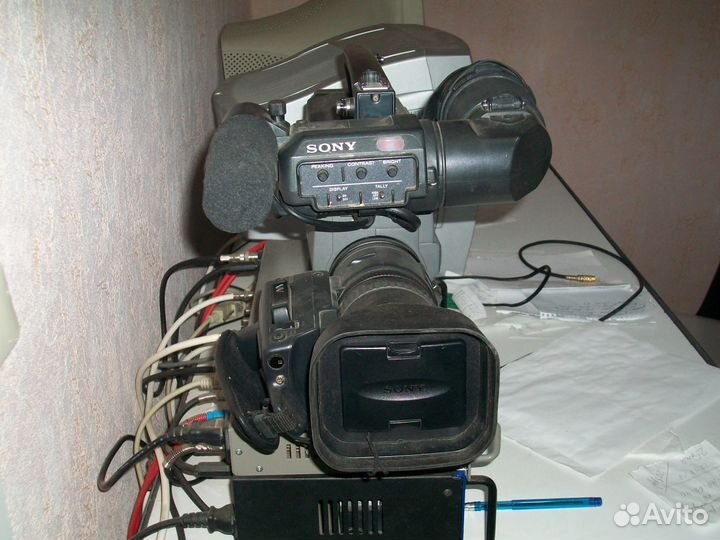 Продам профессиональную видеокамеру sony DSR-250