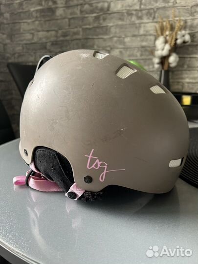 Шлем горнолыжный женский