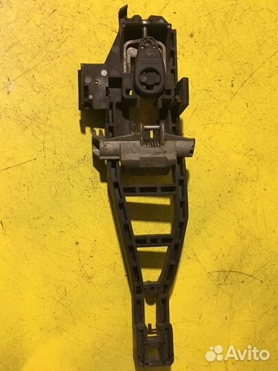 Кронштейн ручки открывания двери Ford Focus 2