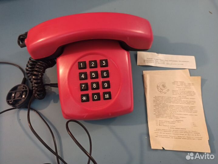 Телефон красный кнопочный СССР