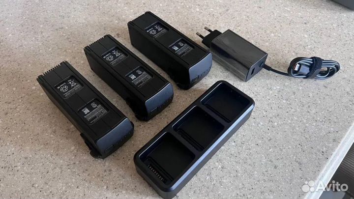 Квадрокоптер DJI Mavic 3 Fly More Combo