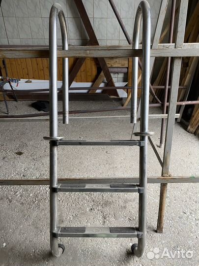 Продам лесницу для бассейна, три ступеньки