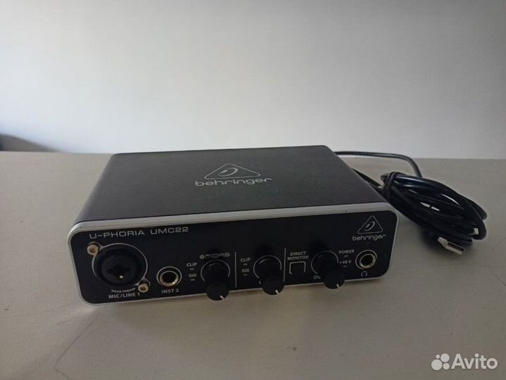 Звуковая карта Behringer Umc22