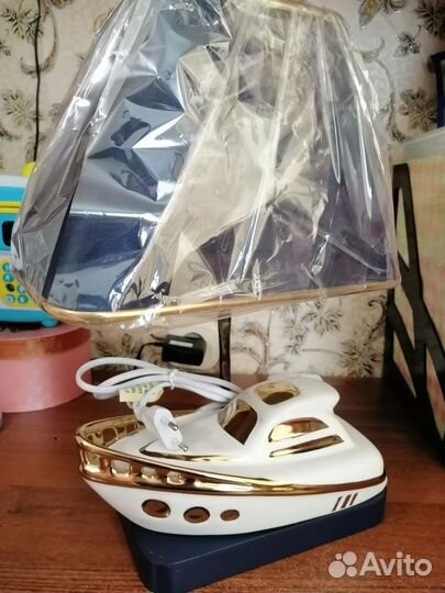 Настольная лампа