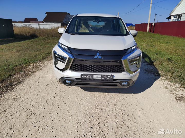 Mitsubishi Xpander 1.5 AT, 2023, 2 500 км