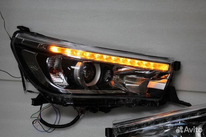 Toyota Hilux 2015+ Динамические фары O7NQ5