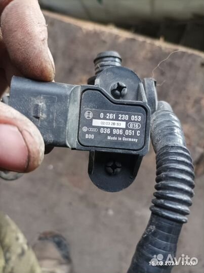 Датчик давления Audi VW 0261230053