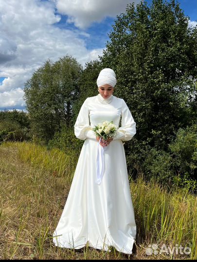 Платье на никах