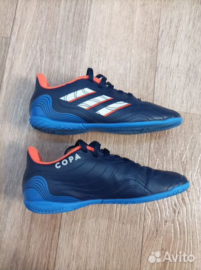 Футбольные бутсы adidas