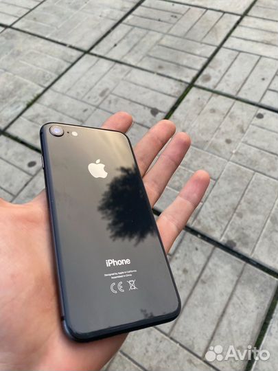 Телефон iPhone 8 64 gb