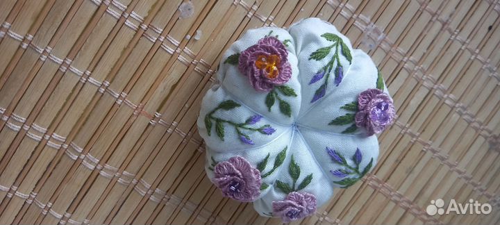 Игольница с вышивкой бразильские розы