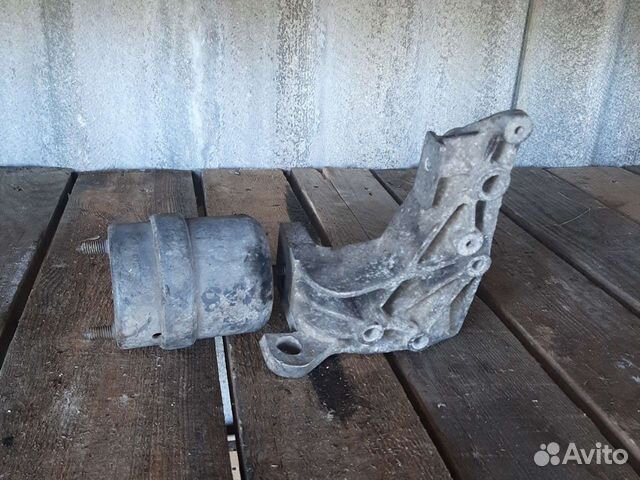 Подушка двигателя VW Transporter T4 2.5 TDI