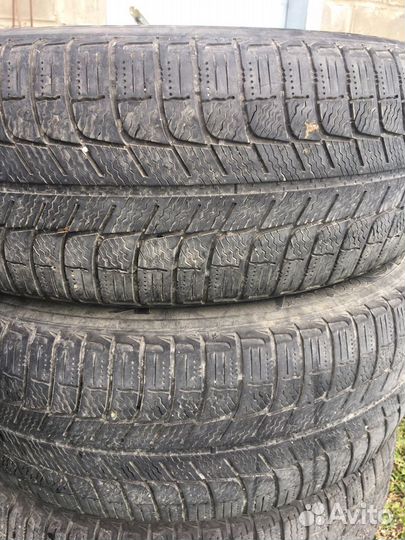 Michelin X-Ice XI3 215/65 R16 102