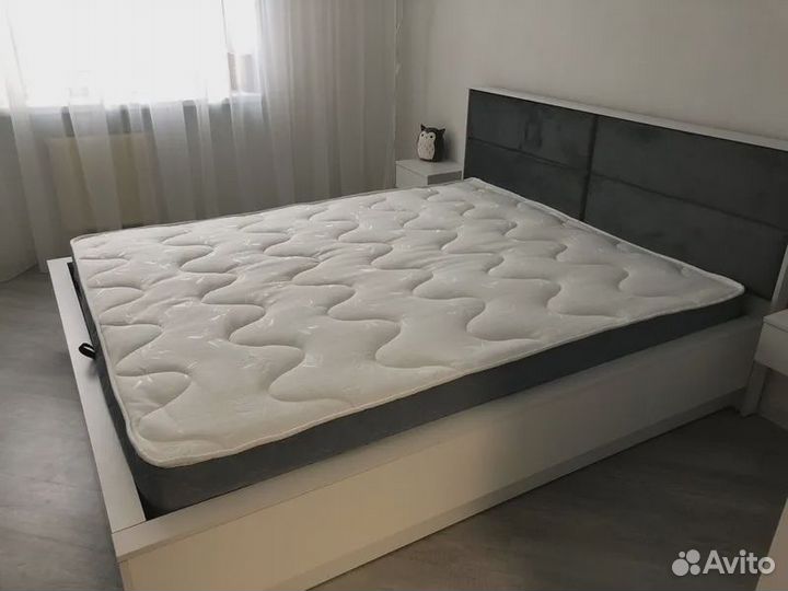 Кровать двуспальная с подъемным механизмом