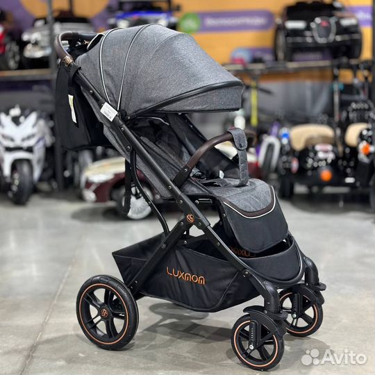 Прогулочная коляска Luxmom 609 черный