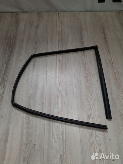 Уплотнитель перед проема стекла двери Kia soul 2 П