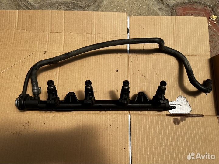 Топливная рампа с форсунками Volkswagen 030133329H