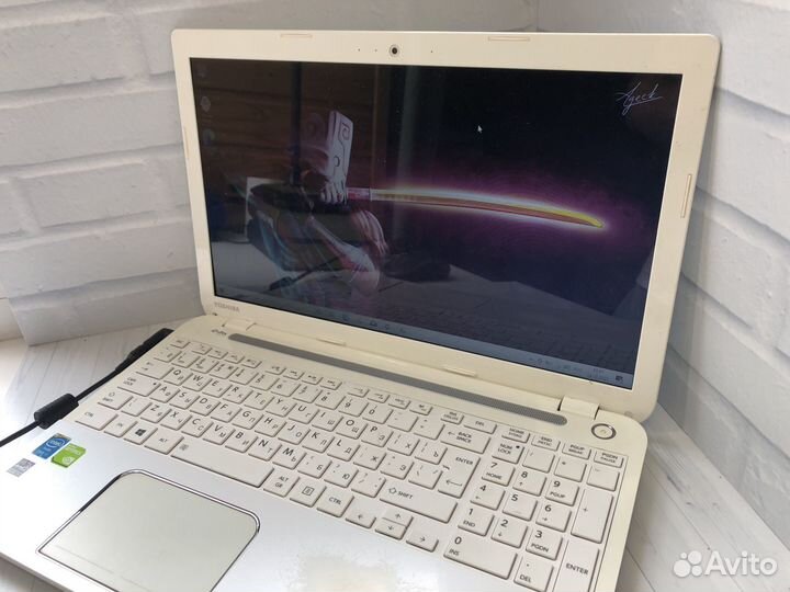 Игровой белый ноутбук Toshiba i7/nvidia/10gb