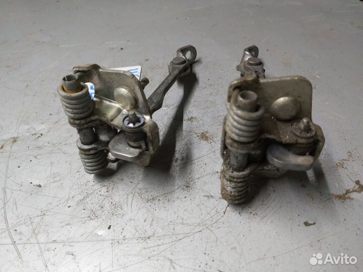 Ограничитель двери Renault Logan