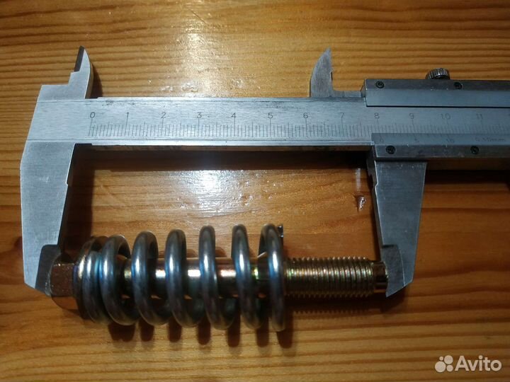 Болт приемной трубы с пружиной