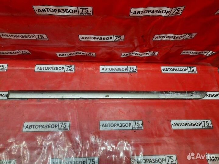 Молдинг на дверь задний левый Toyota Corolla