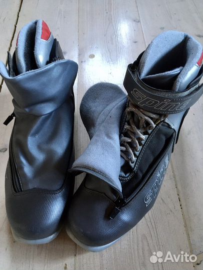 Лыжные ботинки мужские с лыжами