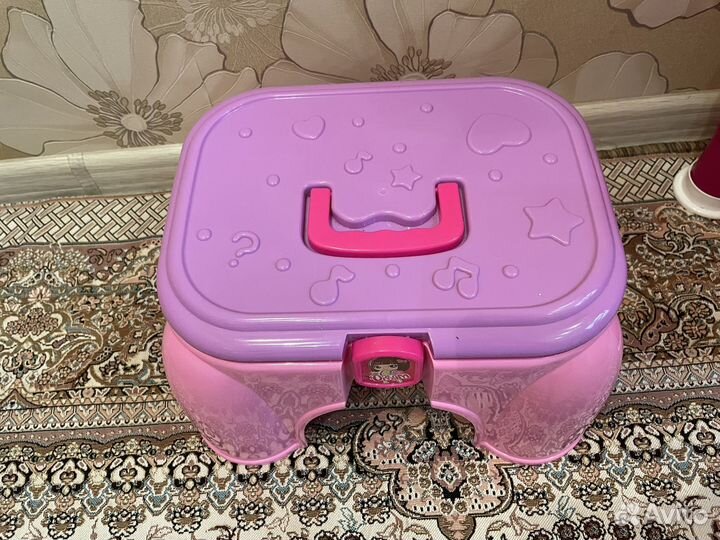 Макияжный стол с зеркалом