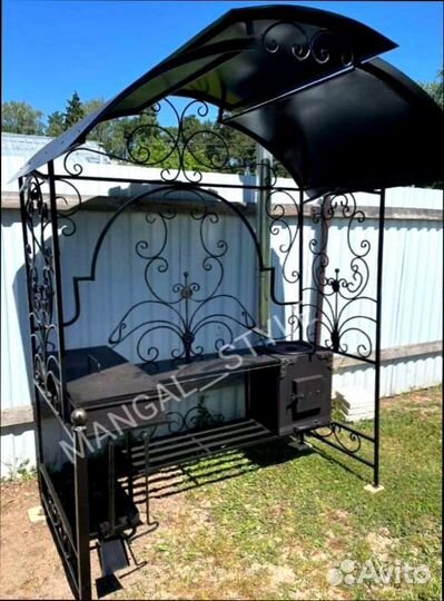 Мангал с крышей