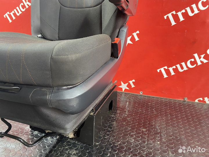 Сиденье пассажирское механическое 2018г. Daf XF106