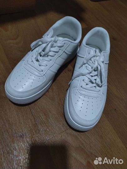 Кроссовки женские 40 размер новые