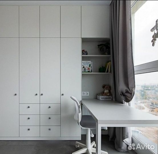 Рабочая зона у окна