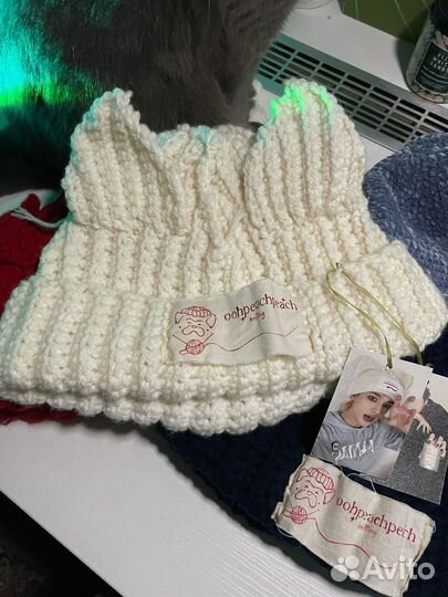 Вязаная шапка с ушами кота как у айдола