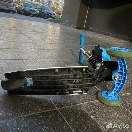 Детский трёхколёсный самокат