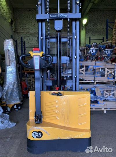 Штабелер электрический самоходный