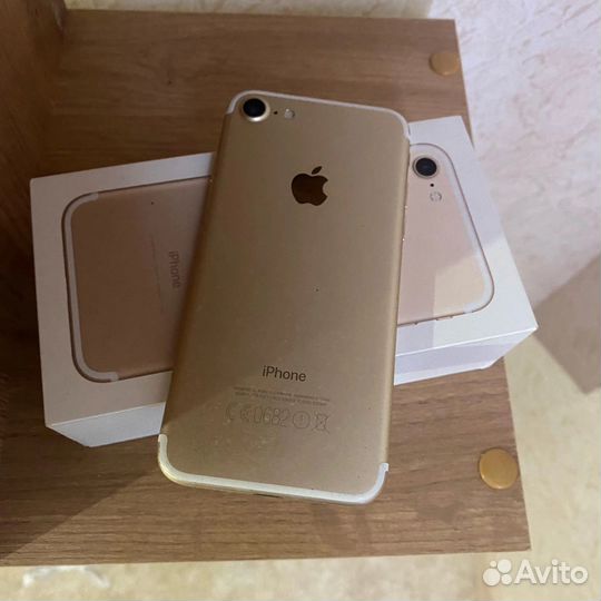 Телефон iPhone 7