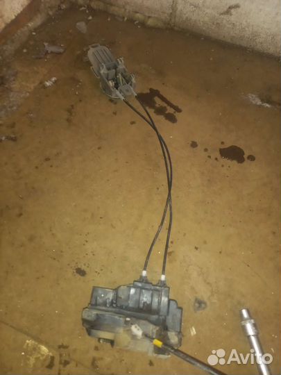 Замок двери Nissan March K12