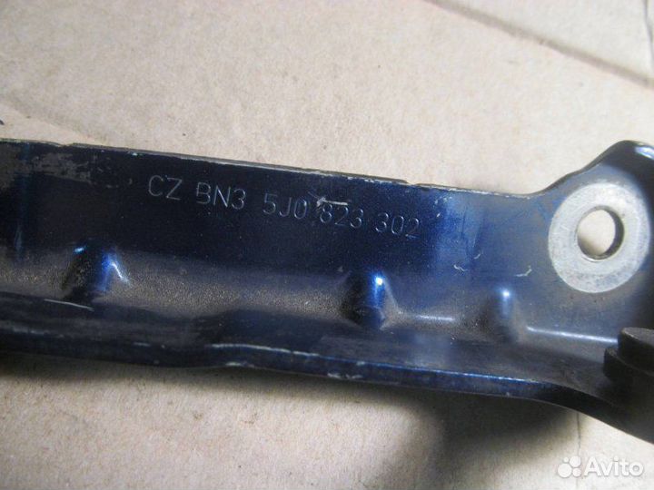 Петля капота правая Skoda Fabia 2 2007