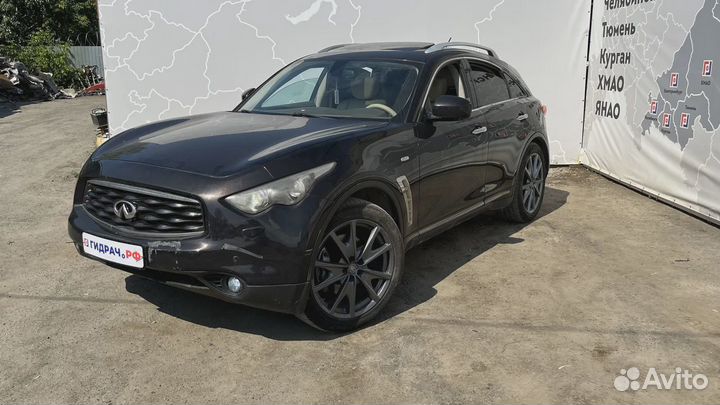 Обшивка двери передней правой Infiniti FX50 (S51)