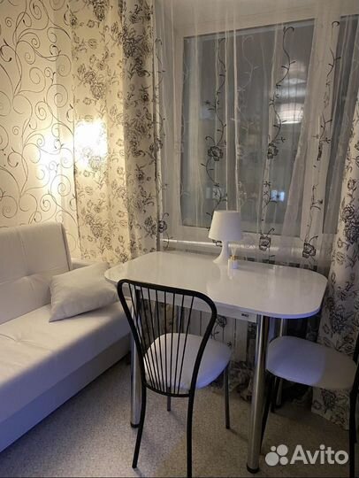 Стол со стульями