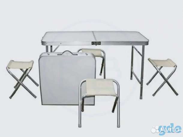 Стол складной с четырьмя стульями