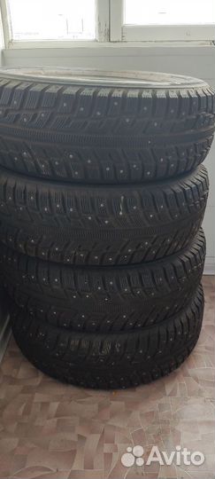 Kumho I'Zen KW22 215/65 R16