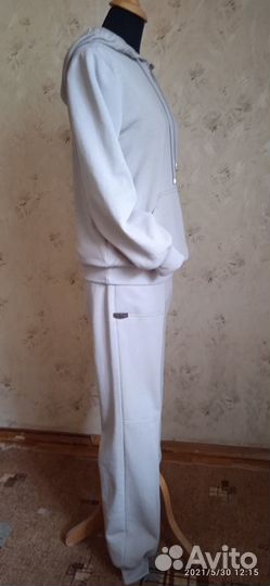 Спортивный костюм женский