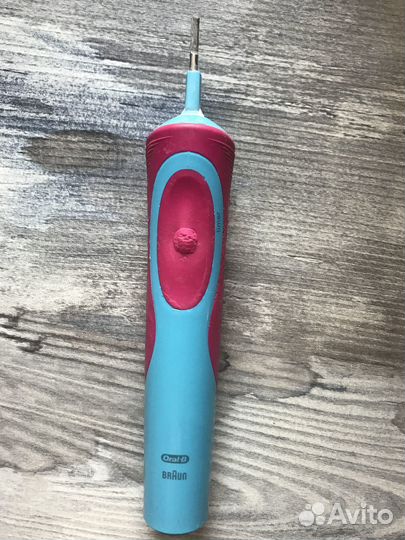 Электрическая зубная щётка