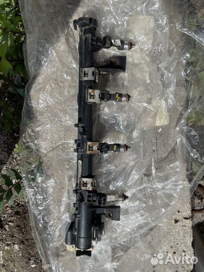 Рампа топливная с форсунками на форд фокус 3