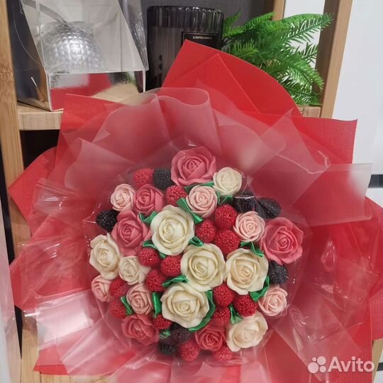 Шоколадные розы, сладкие букеты